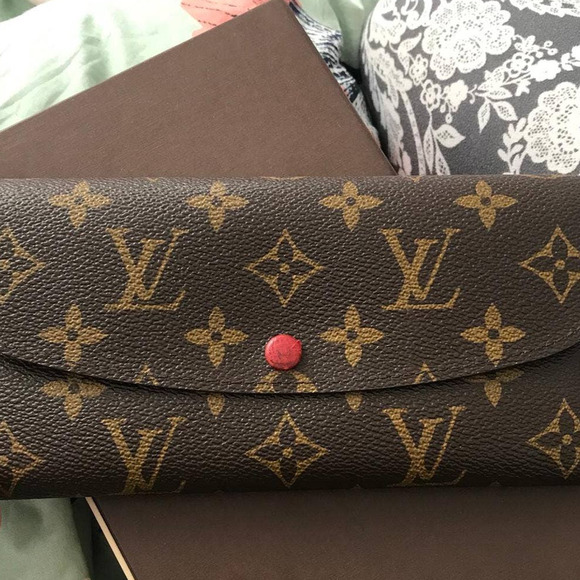 Louis Vuitton Handbags - 💎✨Authentic✨💎 Louis Vuitton Emillie Wallet